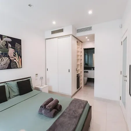 Luxury Sea View In Prime Location Appartamento