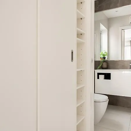 Luxury Sea View In Prime Location Apartment *