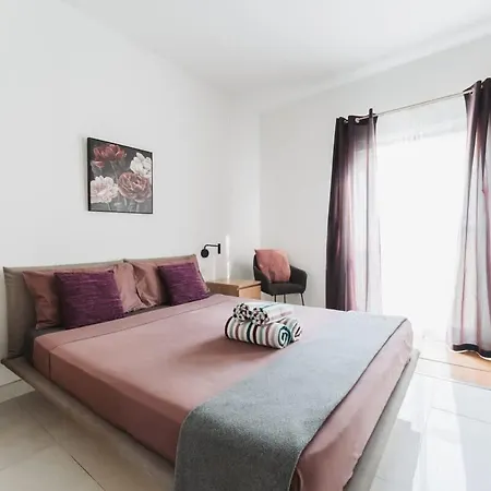 Luxury Sea View In Prime Location Apartment