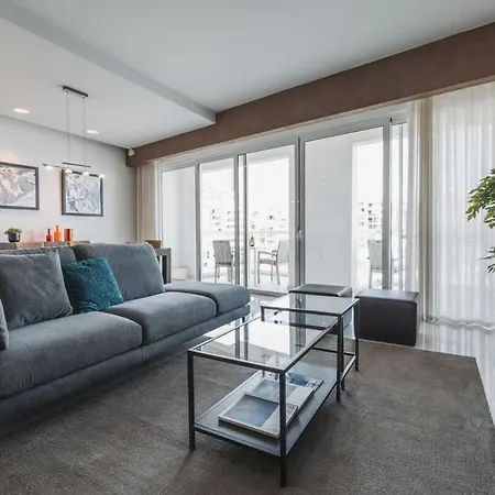 Luxury Sea View In Prime Location Apartment