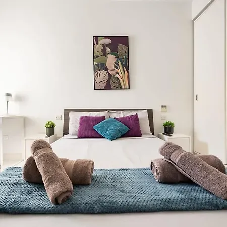 Apartment Luxury Sea View In Prime Location