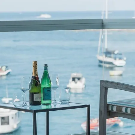 Luxury Sea View In Prime Location Apartment