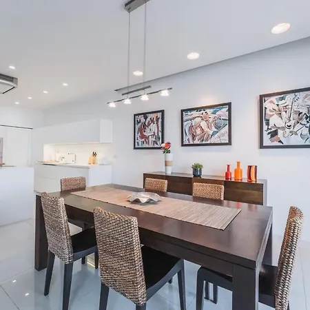 Luxury Sea View In Prime Location Apartment