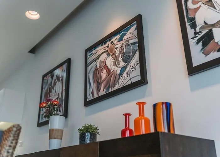 Luxury Sea View In Prime Location *