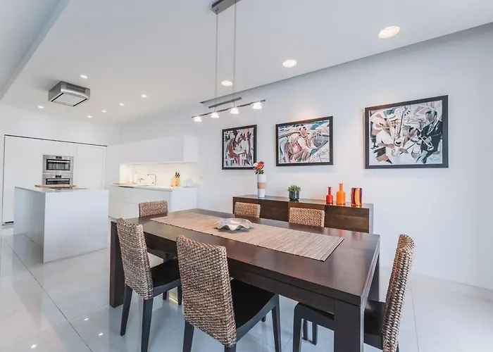 Luxury Sea View In Prime Location 아파트