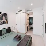 Luxury Sea View In Prime Location شقة